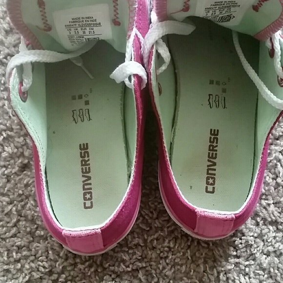 Hot pink/ green double tongue low top converse - Picture 5 of 7